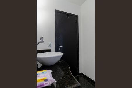 Casa de condomínio à venda com 165m², 3 quartos e 2 vagas Casa de condomínio à venda com 165m², 3 quartos e 2 vagasBanheiro