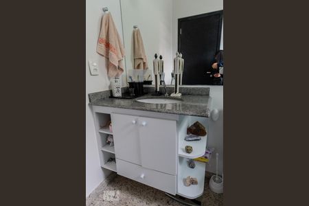 Casa de condomínio à venda com 165m², 3 quartos e 2 vagas Casa de condomínio à venda com 165m², 3 quartos e 2 vagasBanheiro da Suite