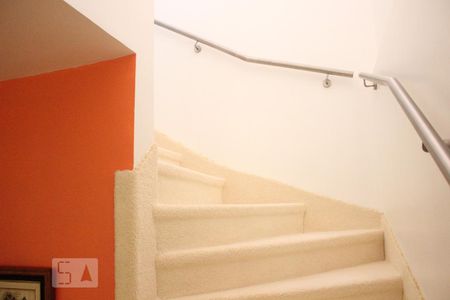 Escada de acesso aos quartos de casa à venda com 2 quartos, 140m² em Vila Moraes, São Paulo