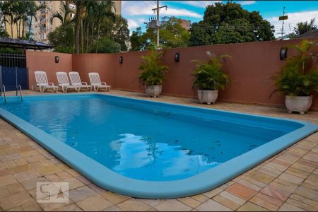 Apartamento à venda com 201m², 3 quartos e 2 vagas Apartamento à venda com 201m², 3 quartos e 2 vagasÁrea comum - Piscina