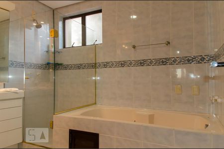 Apartamento à venda com 201m², 3 quartos e 2 vagas Apartamento à venda com 201m², 3 quartos e 2 vagasBanheiro da Suíte 1