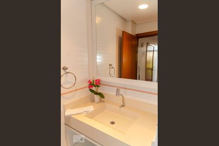 Apartamento à venda com 201m², 3 quartos e 2 vagas Apartamento à venda com 201m², 3 quartos e 2 vagasLavabo