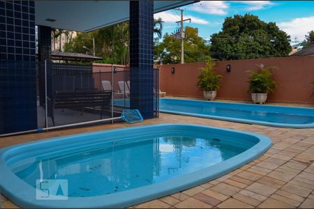 Apartamento à venda com 201m², 3 quartos e 2 vagas Apartamento à venda com 201m², 3 quartos e 2 vagasÁrea comum - Piscina