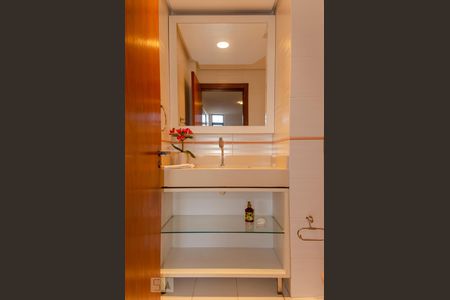 Apartamento à venda com 201m², 3 quartos e 2 vagas Apartamento à venda com 201m², 3 quartos e 2 vagasLavabo