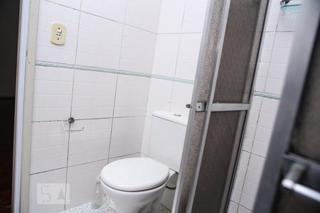Banheiro de apartamento para alugar com 1 quarto, 49m² em Teresópolis, Porto Alegre
