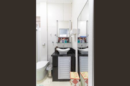 Casa à venda com 250m², 3 quartos e 3 vagas Casa à venda com 250m², 3 quartos e 3 vagasBanheiro 3