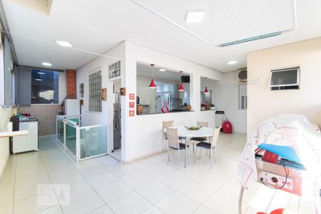 Casa à venda com 250m², 3 quartos e 3 vagas Casa à venda com 250m², 3 quartos e 3 vagasCozinha