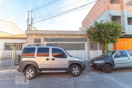 Casa à venda com 250m², 3 quartos e 3 vagas Casa à venda com 250m², 3 quartos e 3 vagasFachada