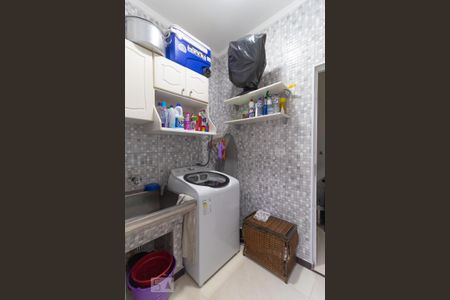 Casa à venda com 250m², 3 quartos e 3 vagas Casa à venda com 250m², 3 quartos e 3 vagasÁrea de Serviço