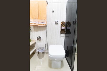 Casa à venda com 250m², 3 quartos e 3 vagas Casa à venda com 250m², 3 quartos e 3 vagasBanheiro 2