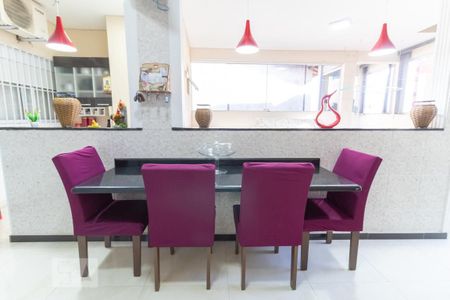 Casa à venda com 250m², 3 quartos e 3 vagas Casa à venda com 250m², 3 quartos e 3 vagasCozinha