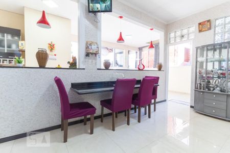 Casa à venda com 250m², 3 quartos e 3 vagas Casa à venda com 250m², 3 quartos e 3 vagasCozinha