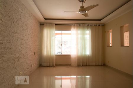 Sala de casa à venda com 5 quartos, 240m² em Vila Prudente, São Paulo