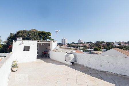 Casa à venda com 300m², 4 quartos e 2 vagas Casa à venda com 300m², 4 quartos e 2 vagasTerraço