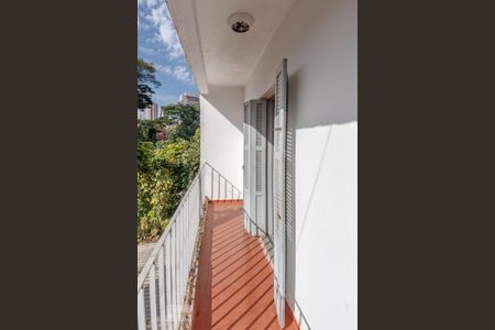Casa à venda com 300m², 4 quartos e 2 vagas Casa à venda com 300m², 4 quartos e 2 vagasVaranda da Suíte 1