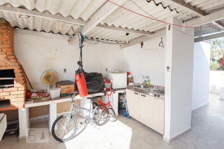 Casa à venda com 300m², 4 quartos e 2 vagas Casa à venda com 300m², 4 quartos e 2 vagasChurrasqueira