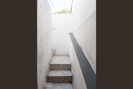 Casa à venda com 300m², 4 quartos e 2 vagas Casa à venda com 300m², 4 quartos e 2 vagasEscada