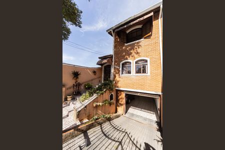 Casa à venda com 211m², 3 quartos e 5 vagas Casa à venda com 211m², 3 quartos e 5 vagasFachada