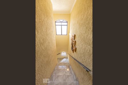 Casa à venda com 211m², 3 quartos e 5 vagas Casa à venda com 211m², 3 quartos e 5 vagasEscada