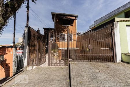 Casa à venda com 211m², 3 quartos e 5 vagas Casa à venda com 211m², 3 quartos e 5 vagasFachada