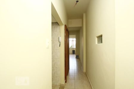 Corredor de kitnet/studio para alugar com 1 quarto, 49m² em Centro, Rio de Janeiro