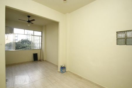 Sala/Quarto de kitnet/studio para alugar com 1 quarto, 49m² em Centro, Rio de Janeiro