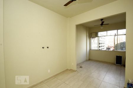 Sala/Quarto de kitnet/studio para alugar com 1 quarto, 49m² em Centro, Rio de Janeiro