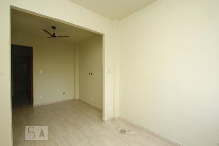 Sala/Quarto de kitnet/studio para alugar com 1 quarto, 49m² em Centro, Rio de Janeiro