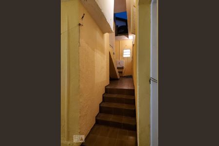 Casa à venda com 435m², 5 quartos e 4 vagas Casa à venda com 435m², 5 quartos e 4 vagasEscada