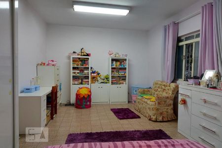 Casa à venda com 435m², 5 quartos e 4 vagas Casa à venda com 435m², 5 quartos e 4 vagasQuarto