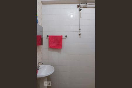 Casa à venda com 435m², 5 quartos e 4 vagas Casa à venda com 435m², 5 quartos e 4 vagasBanheiro