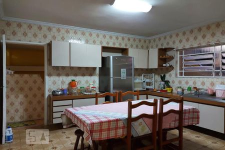 Casa à venda com 435m², 5 quartos e 4 vagas Casa à venda com 435m², 5 quartos e 4 vagasCozinha