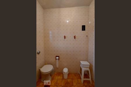 Casa à venda com 435m², 5 quartos e 4 vagas Casa à venda com 435m², 5 quartos e 4 vagasBanheiro