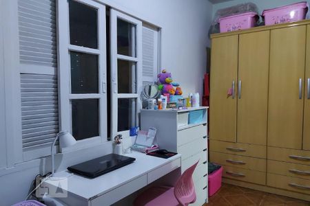 Casa à venda com 435m², 5 quartos e 4 vagas Casa à venda com 435m², 5 quartos e 4 vagasQuarto