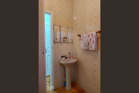 Casa à venda com 435m², 5 quartos e 4 vagas Casa à venda com 435m², 5 quartos e 4 vagasBanheiro