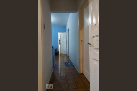 Casa à venda com 435m², 5 quartos e 4 vagas Casa à venda com 435m², 5 quartos e 4 vagasCorredor