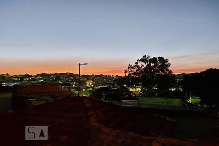 Casa à venda com 435m², 5 quartos e 4 vagas Casa à venda com 435m², 5 quartos e 4 vagasVista