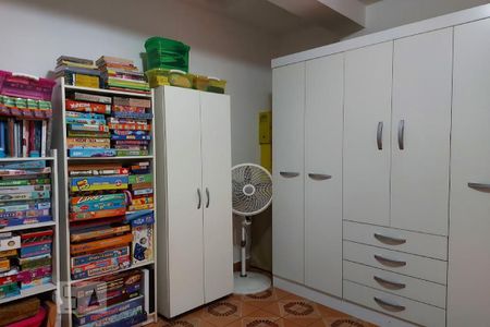 Casa à venda com 435m², 5 quartos e 4 vagas Casa à venda com 435m², 5 quartos e 4 vagasQuarto