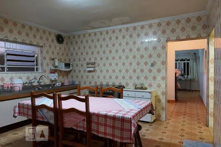 Casa à venda com 435m², 5 quartos e 4 vagas Casa à venda com 435m², 5 quartos e 4 vagasCozinha