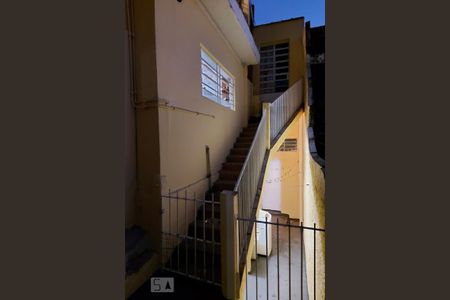 Casa à venda com 435m², 5 quartos e 4 vagas Casa à venda com 435m², 5 quartos e 4 vagasEscada