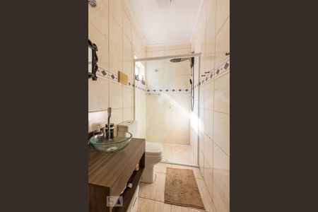 Banheiro de apartamento à venda com 2 quartos, 50m² em Sarandi, Porto Alegre