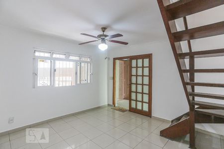 Sala de Estar de casa para alugar com 2 quartos, 110m² em Vila Universitária, São Paulo