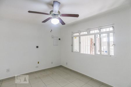 Sala de Estar de casa para alugar com 2 quartos, 110m² em Vila Universitária, São Paulo