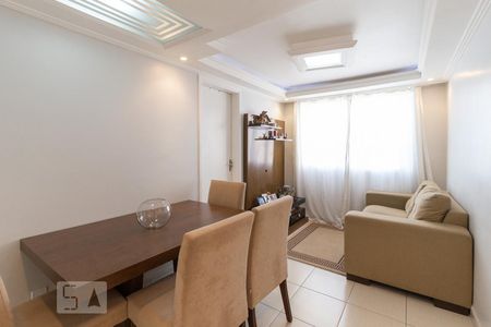 Sala de apartamento para alugar com 2 quartos, 48m² em Vila Menk, Osasco
