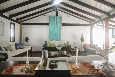 Sala de casa de condomínio para alugar com 4 quartos, 450m² em Joá, Rio de Janeiro