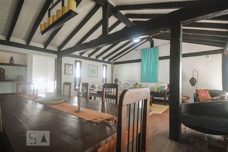 Sala de casa de condomínio para alugar com 4 quartos, 450m² em Joá, Rio de Janeiro