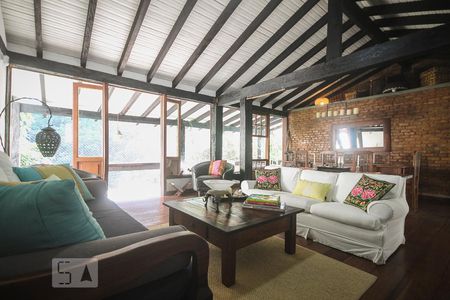 Sala de casa de condomínio para alugar com 4 quartos, 450m² em Joá, Rio de Janeiro