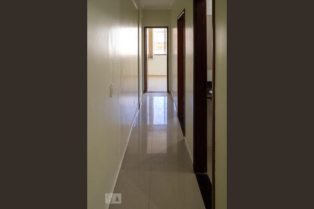 Corredor de apartamento para alugar com 2 quartos, 58m² em Guará Ii, Brasília