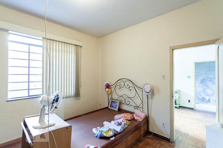 Quarto 1 de casa à venda com 4 quartos, 190m² em Sagrada Família, Belo Horizonte