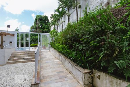 Apartamento à venda com 179m², 4 quartos e 1 vaga Apartamento à venda com 179m², 4 quartos e 1 vagaEntrada da Piscina